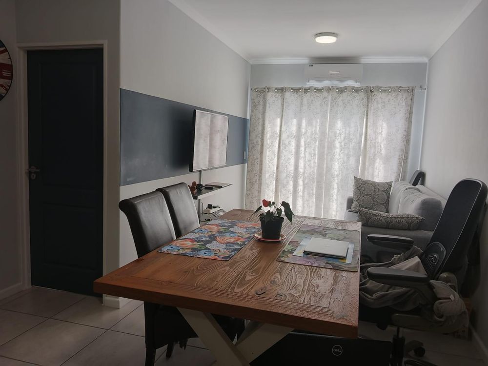 Dining / lounge area