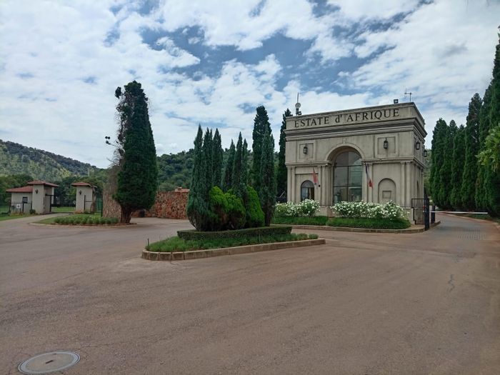 House for Sale in Hartbeespoort Rural: Incomplete structure with boat launch access.