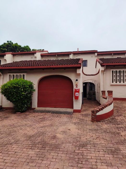 Leisure Bay House For Sale: Family-friendly amenities, pool, gardens, and beach access.