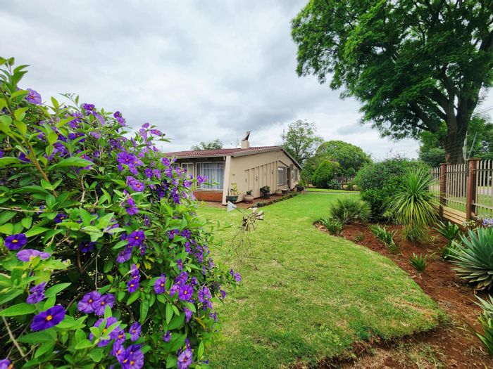 For Sale: Spacious Valhalla house with 4 beds, braai room, and ample parking.