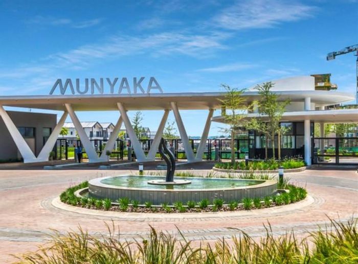 Waterfall Apartment To Rent: Open-plan living, balcony, prepaid utilities, viewing by appointment.