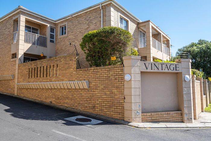 D'urbanvale Apartment For Sale: 2 Bedrooms, private porch, pet-friendly, fibre-ready.