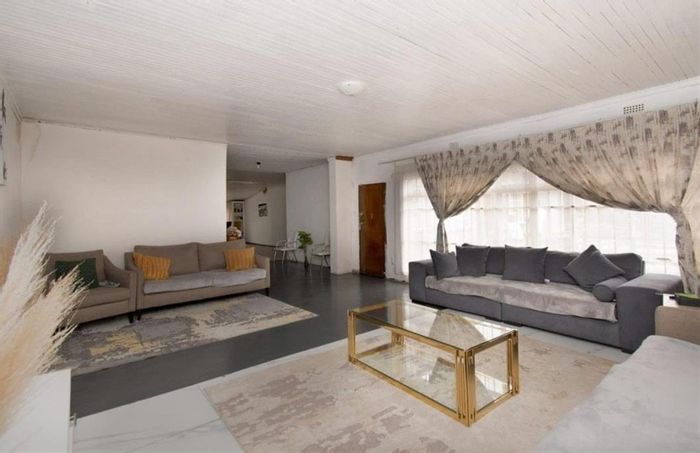 For Sale: 3ha Small Holding in Witbank Rural with water, storage, and house plans.