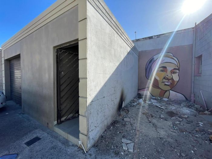 Spacious 4-bedroom house with pool and large garage in Rocklands, For Sale.