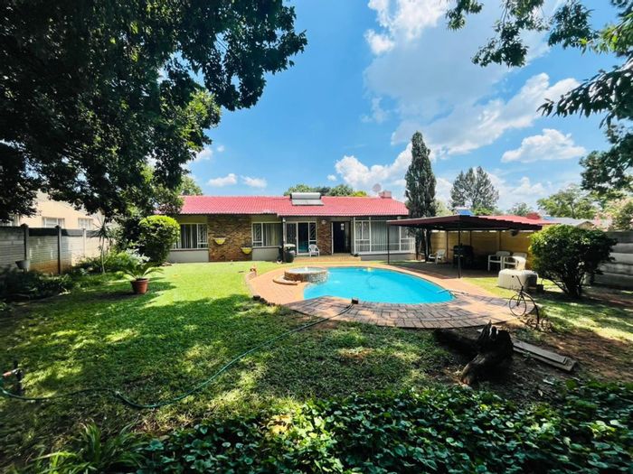 For Sale: House in Sasolburg Central with pool, garden, and security features.