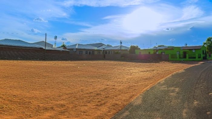 Vacant Land Residential for Sale in Paballelo: 805 m², easy access, community amenities.