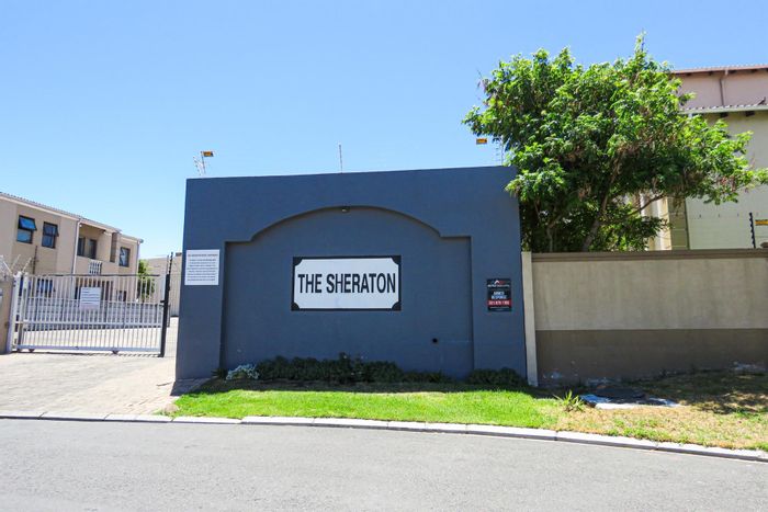 Parklands Apartment To Rent: 2 Bedrooms, private courtyard, secure complex, covered parking.