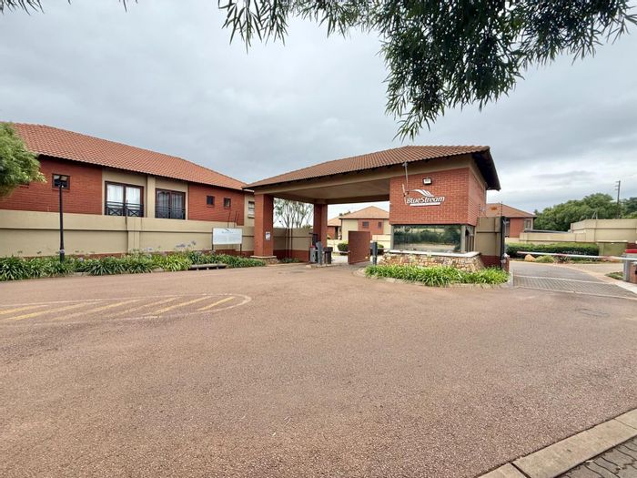 For Sale: 3-Bedroom Townhouse in Pretoriuspark with pool, clubhouse, and security.