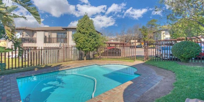 For Sale: House in Buccleuch with 3 bedrooms, communal pool, and secure parking.