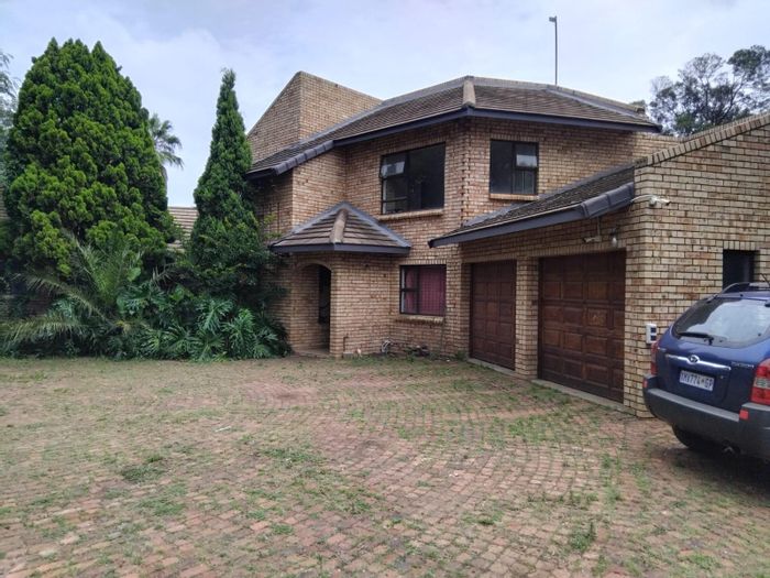 Brentwood Park Commercial For Sale: Ideal Truck Business with Workshop and Offices.