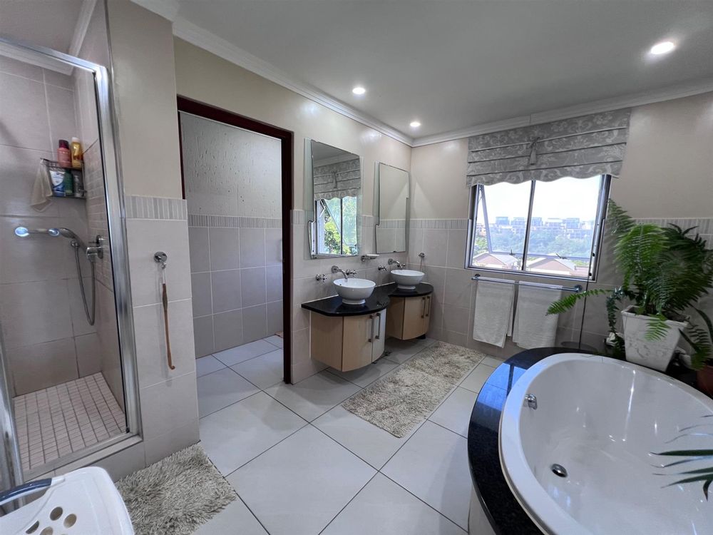 Ensuite with Bathtub, Shower, Separate Toilet