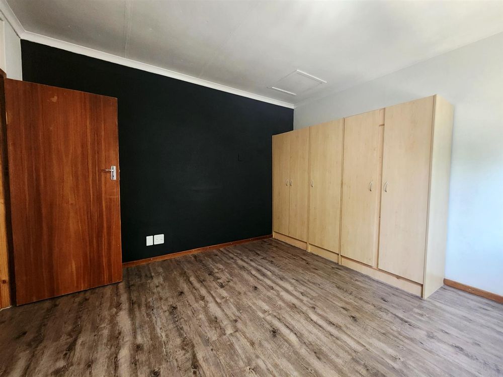 Main house- Bedroom 2