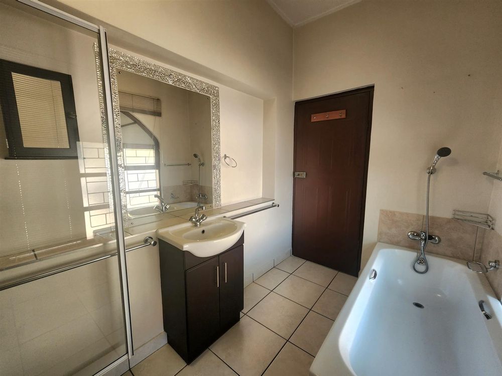 Main house- Bathroom 1