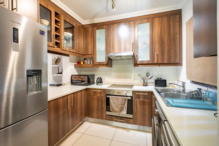 Edenburg Apartment For Sale: 3 Bedrooms, 2 Bathrooms, Balcony, Security Features.