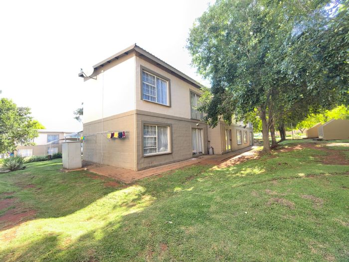 Sunnyridge Apartment For Sale: 2 Bedrooms, secure complex, ground floor access.