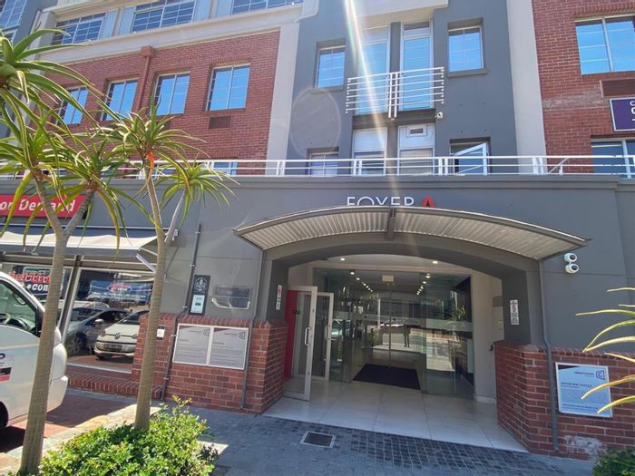 Office to Rent in De Waterkant: 95m², parking, kitchenette, prime location.