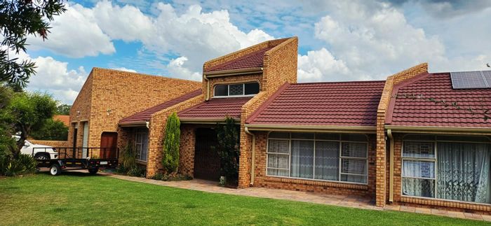 Spacious 5-Bedroom House with Flatlet in Secunda Central - For Sale