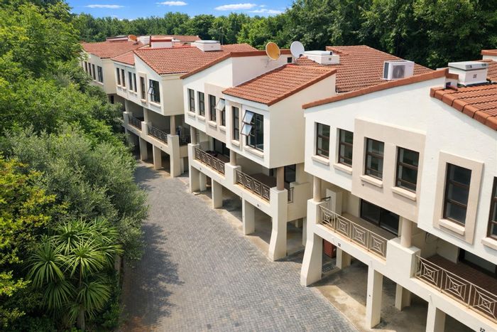 Eastwood Townhouse To Rent: Office, pools, gardens, security, and parking included.