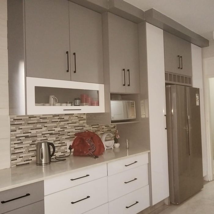 Die Heuwel House For Sale: 4 Bedrooms, Flatlet, Large Erf, Dual Entrances.