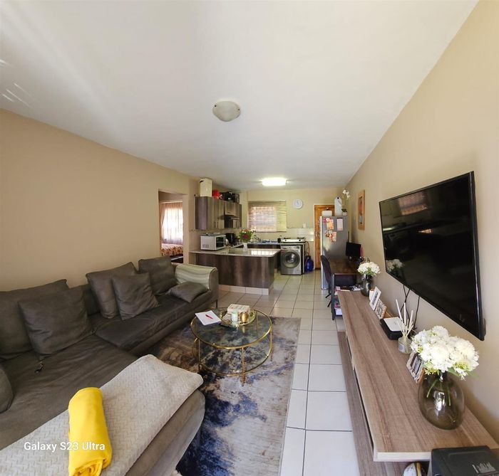 For Sale: Ground-Floor Apartment in Witfield with Security, Kitchen, and Storage.