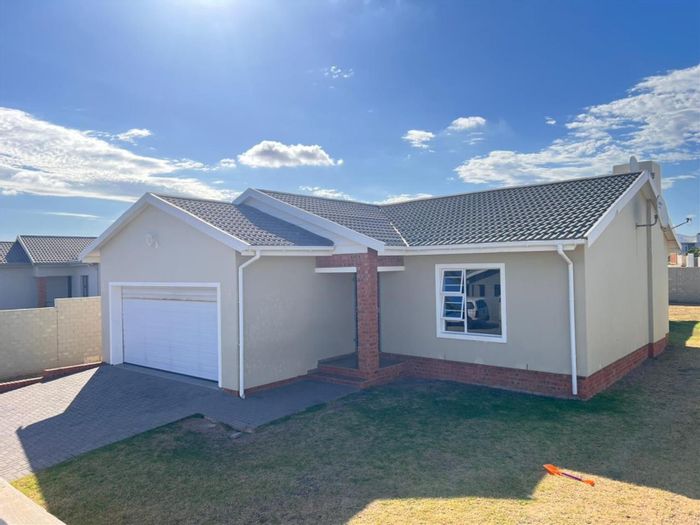 For Sale: House in Fountains Estate with three bedrooms, garden, and double garage.