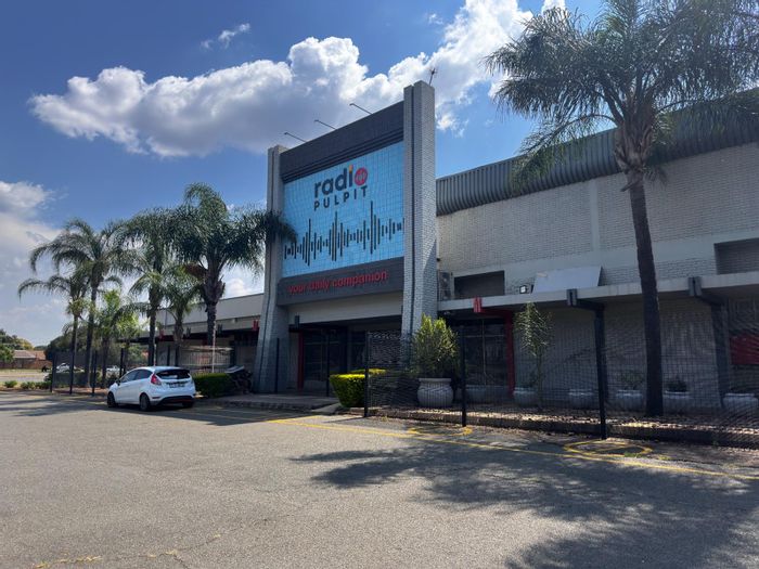 Versatile Commercial Property For Sale in Kilner Park with Ample Parking and Zoning Flexibility.