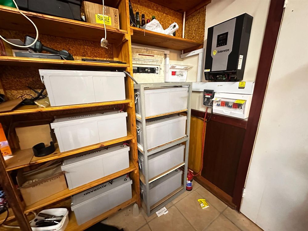 Inverter & Batteries