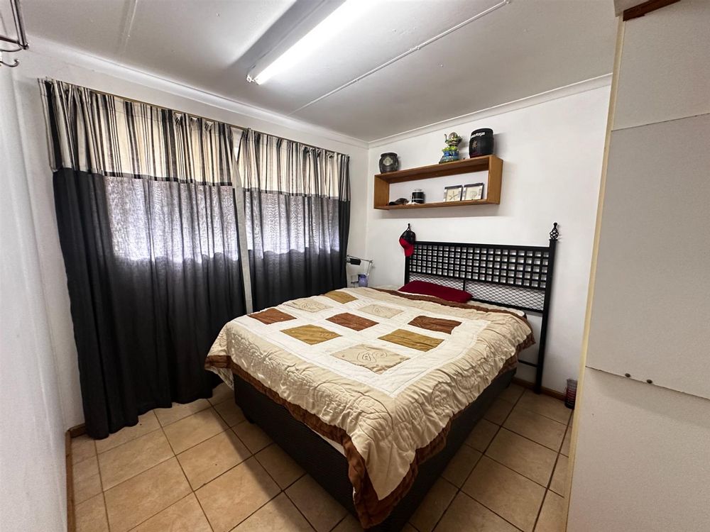 Flatlet Main Bedroom