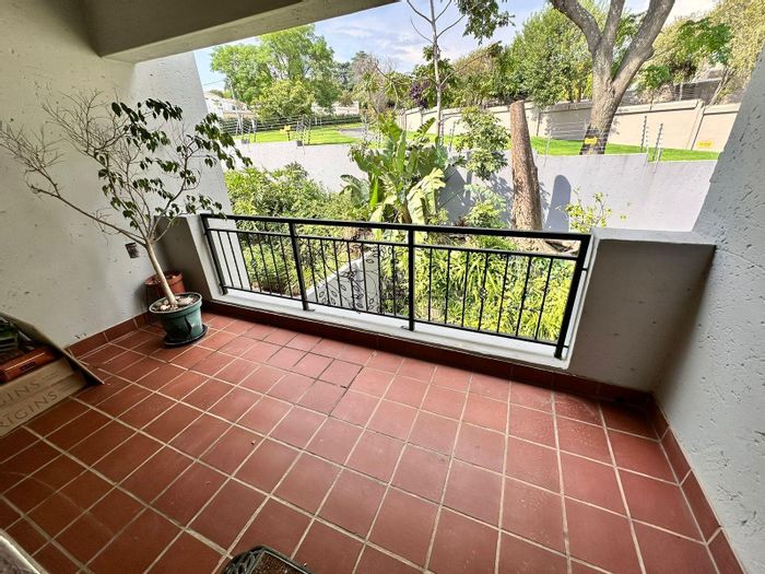 Bryanston Apartment To Rent: 2 beds, pool access, balcony, near amenities.