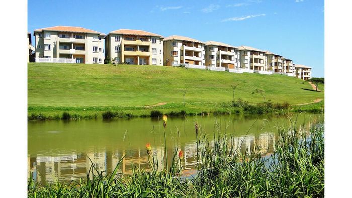 For Sale: 3-Bedroom Apartment in Sheffield Manor with Air-Conditioning and Patio.