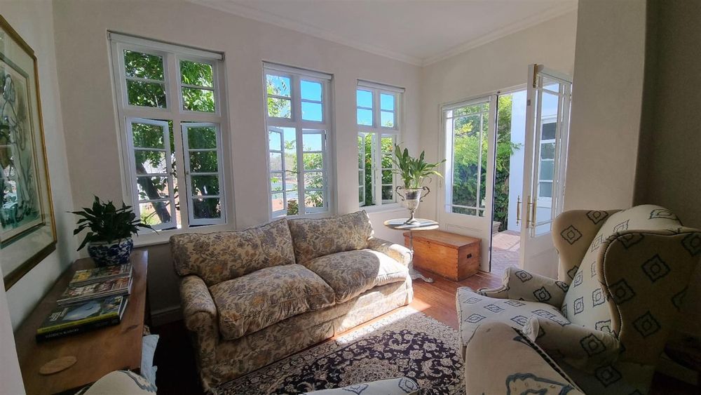 Formal Lounge/TV Room