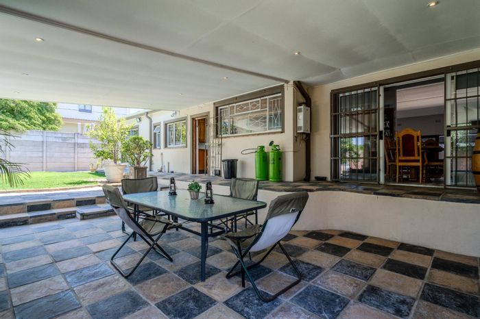 For Sale: Spacious 4-bedroom house with pool, garden, and security features in Courtrai.