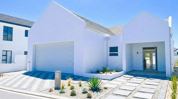 For Sale: House in Shelley Point with golf access, beach proximity, and secure living.