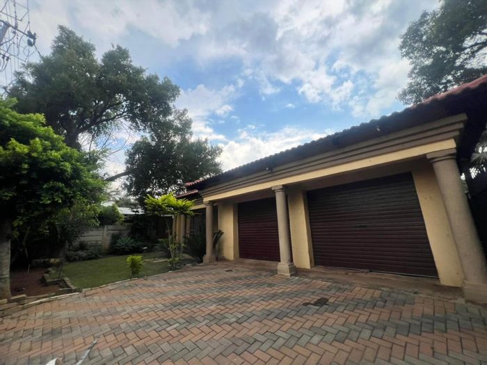 4-Bedroom House To Rent in East Lynne with garden, garage, and security features.