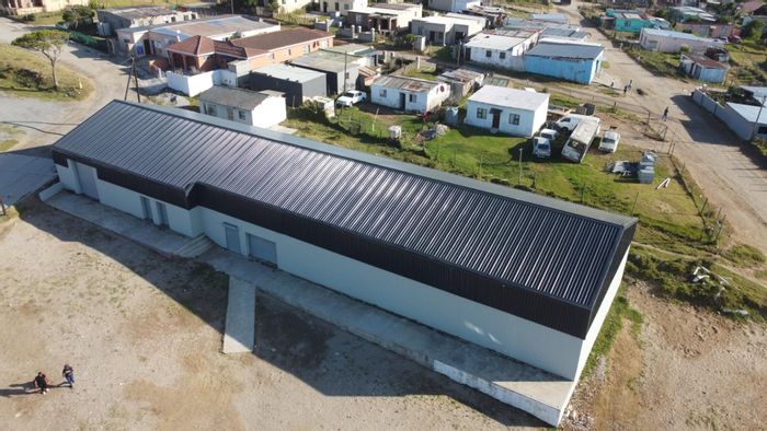 Retail space for sale in Nkwenkwezi with efficient layout and ample parking.