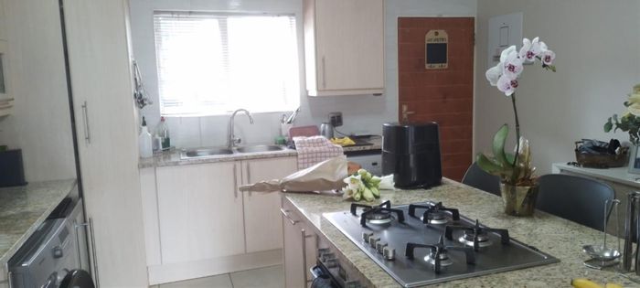 House To Rent in Parkview: 2 beds, 2 baths, pet-friendly, private garden.