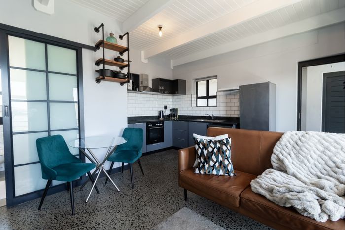 West Beach Apartment To Rent: 2 bedrooms, balcony, Wi-Fi, secure parking, 24-hour security.