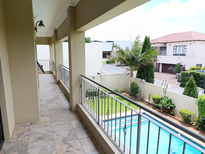 For Sale: House in Diswilmar AH with security, eco-features, and spacious living.