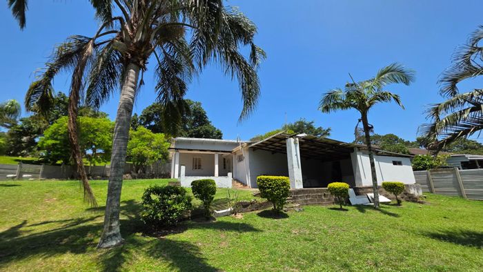 For Sale: Uvongo House with 4 Bedrooms, Patio, and Large Yard.