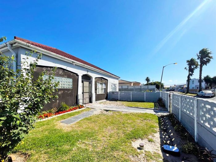 Grassy Park House For Sale: Dual-living, large corner plot, endless potential.