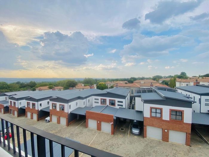 Bryanston Apartment To Rent: One-bedroom, balcony, gym, pool, and convenient location.