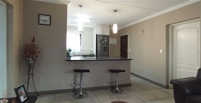 Amberfield Apartment For Sale: 2 Bedrooms, 2 Bathrooms, 24-Hour Security Access.