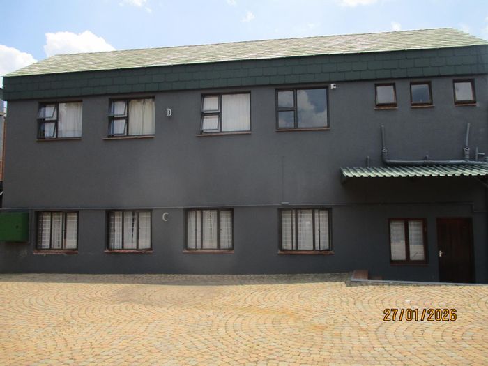 For Sale: House in Braamfontein Werf with 38 bedrooms, secure amenities, and utilities.