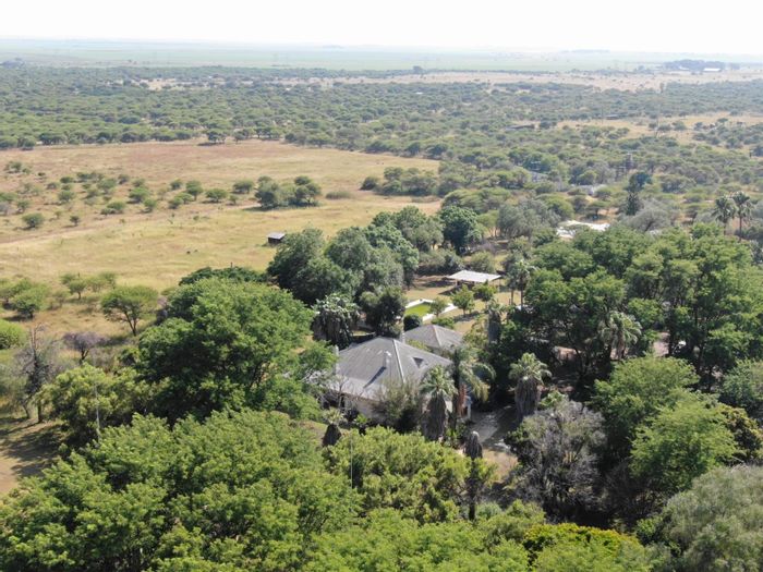 Radium Small Holding For Sale: 5 homes, solar power, pecan orchard, event venue.
