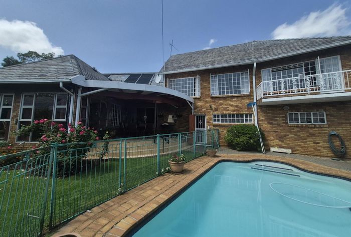 Dowerglen House For Sale: Spacious family home with flatlet, pool, and entertainment areas.