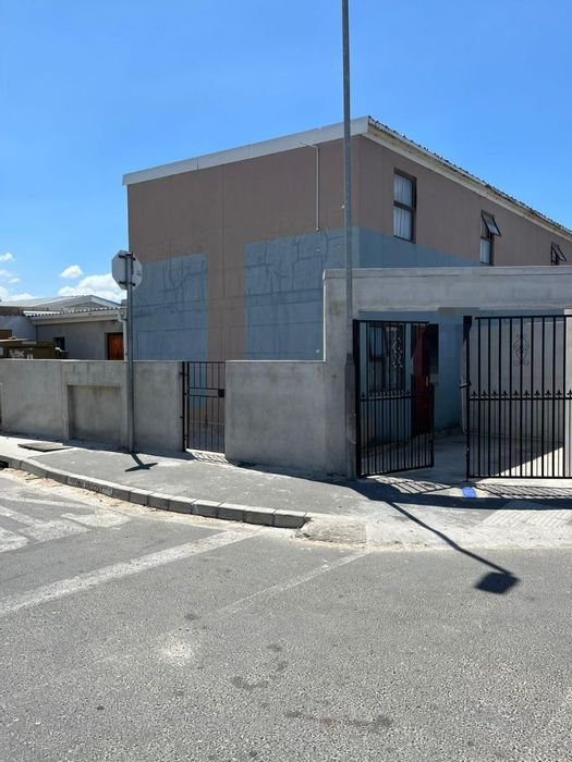 For Sale: House in Forest Village with 2 bedrooms, new kitchen, secure parking.