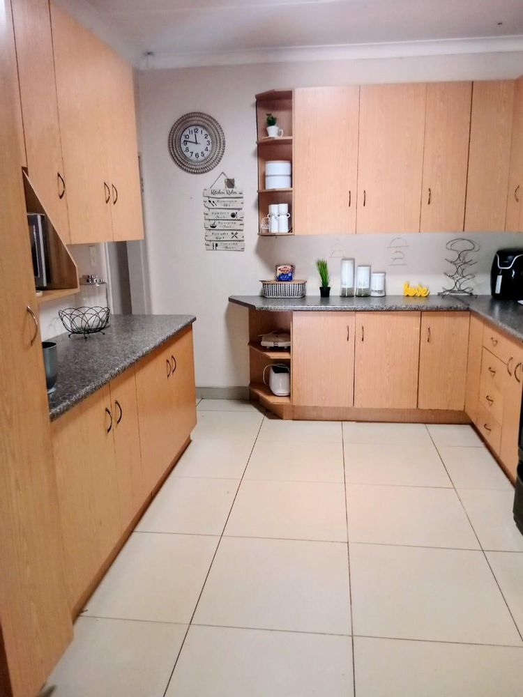 Kitchen – wide view layout