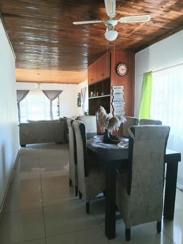 Dining area – alternate angle