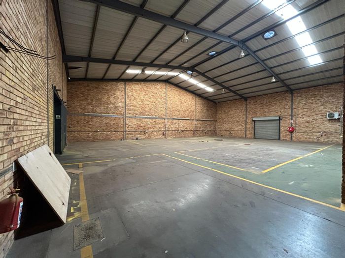 Brentwood Park Industrial Warehouse To Rent: 600 sqm, office space, truck access.