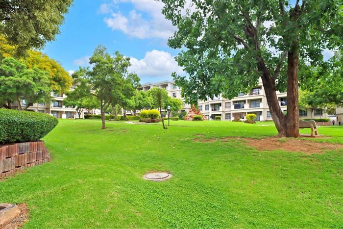 Noordwyk Apartment To Rent: 2 Bedrooms, pool, tennis court, secure living.